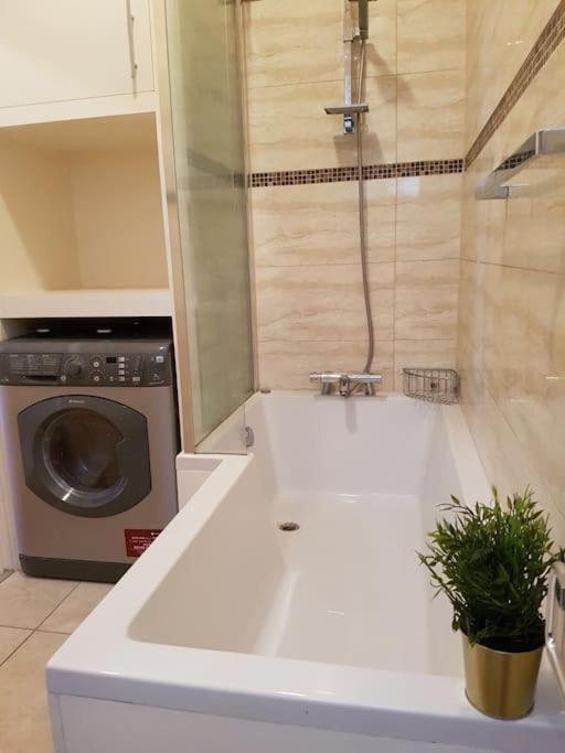 Cozy Flat, 5 Minute Walk To Oxford Circus Apartment