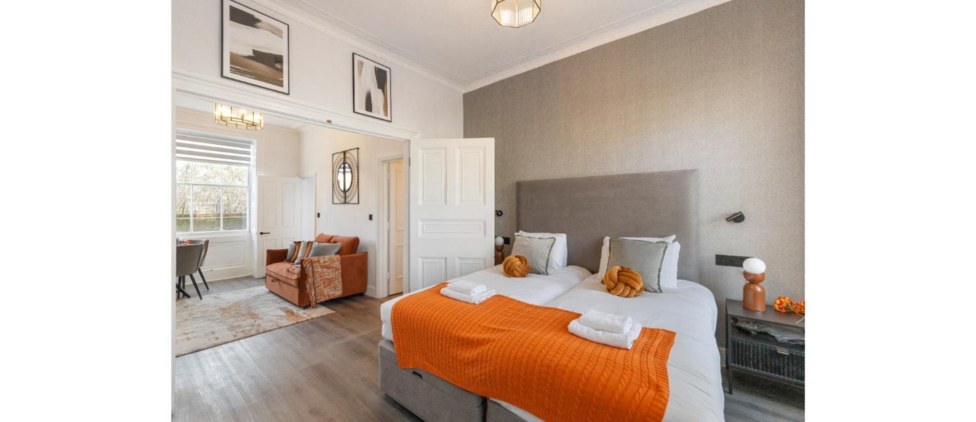 Apartment Simplicity Meets Warmth: 1-bed Delight
