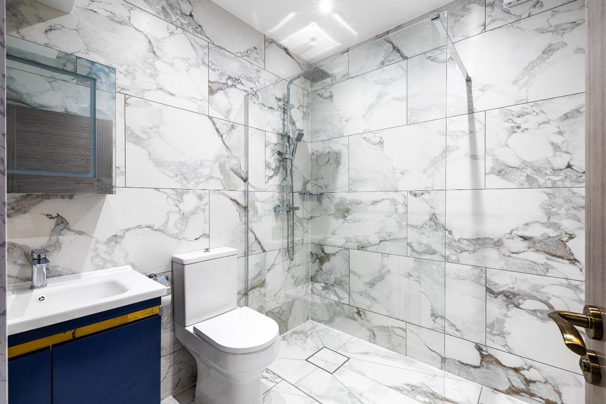 Luxurious 2 Bedroom Flat With Parking And Garden, 5 Mins Walk To Train Station And Bus Stop Opposite Apartamento Londres
