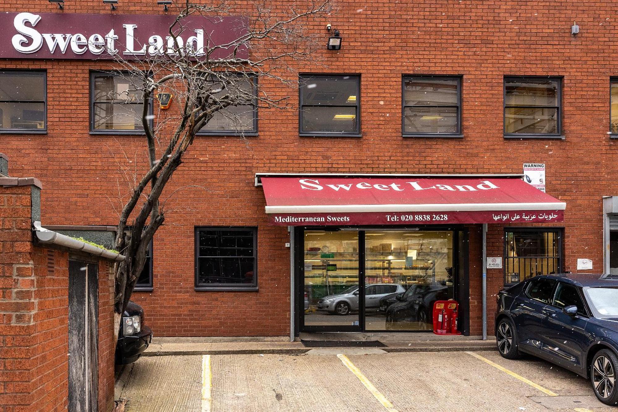 Luxurious 2 Bedroom Flat With Parking And Garden, 5 Mins Walk To Train Station And Bus Stop Opposite Apartamento Londres