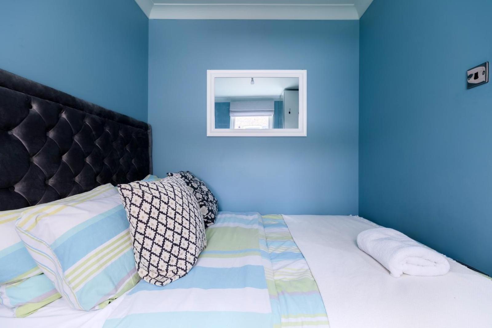 Stylish 2 Bedrooms Flat Sleeps 6 & Garden Zone 2 Cls *