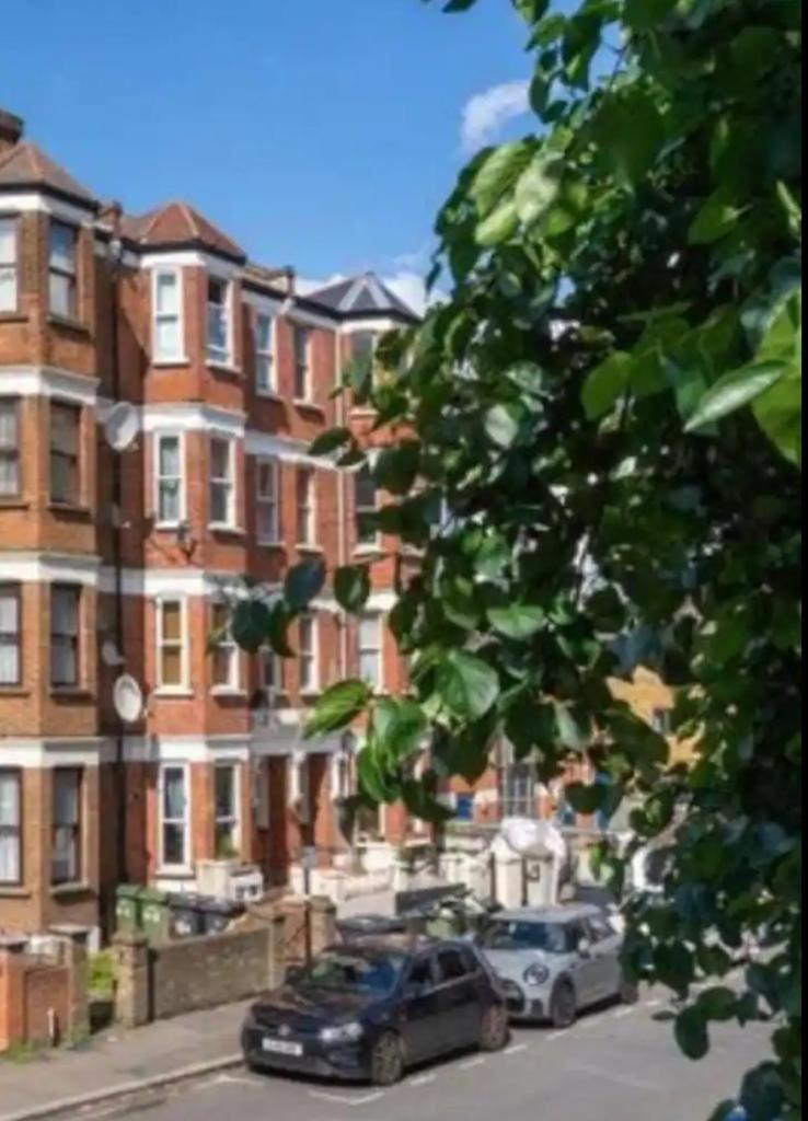Stylish 2 Bedrooms Flat Sleeps 6 & Garden Zone 2 Cls *