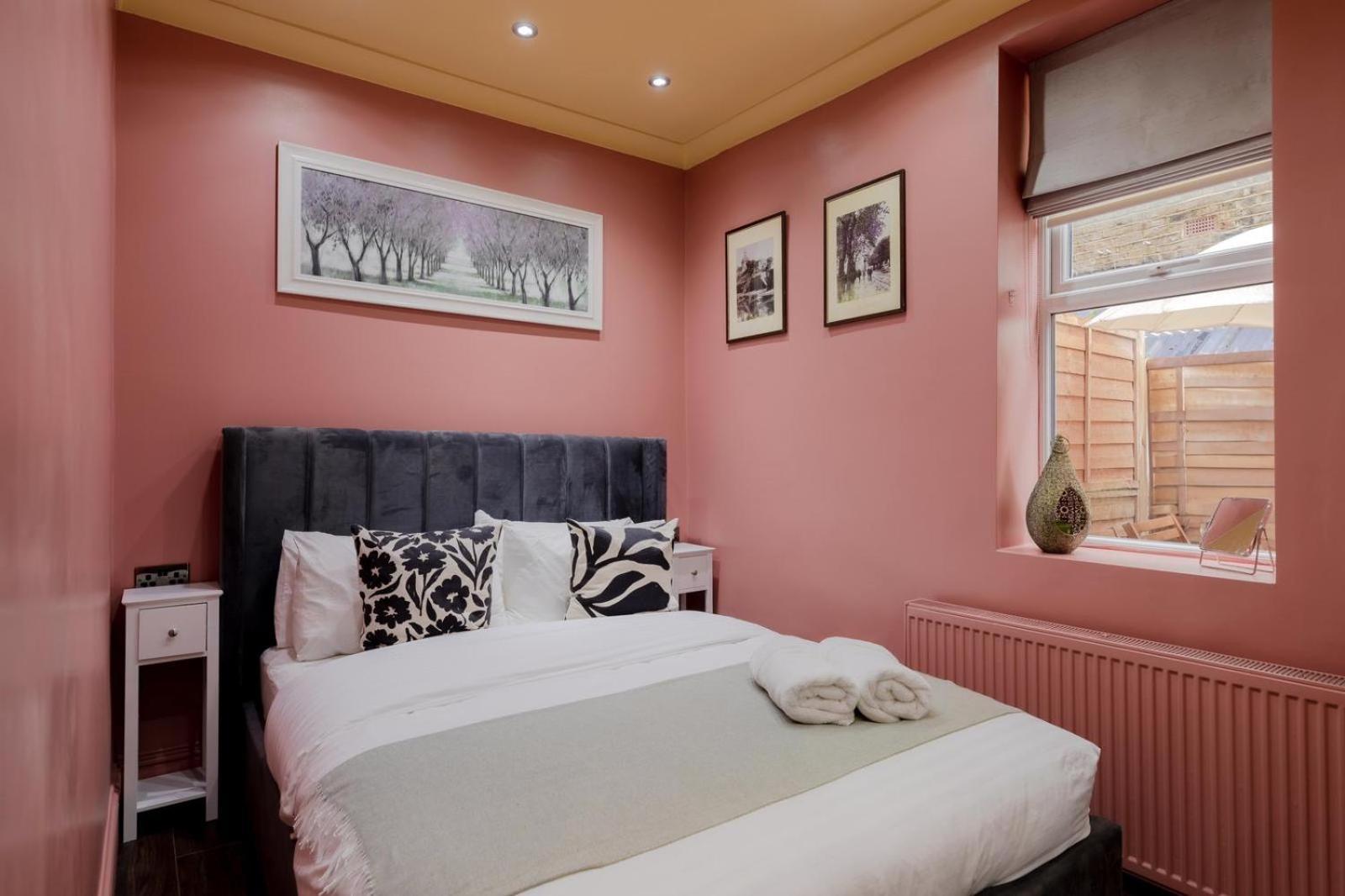 Apartment Stylish 2 Bedrooms Flat Sleeps 6 & Garden Zone 2 Cls London