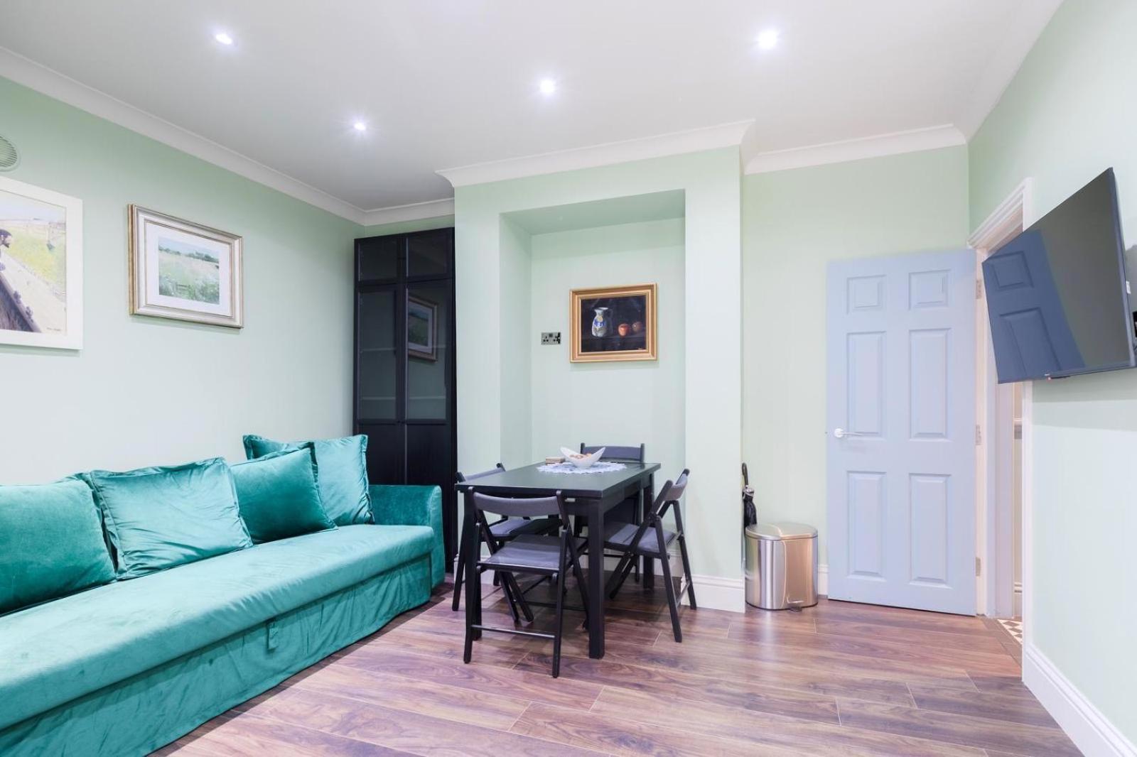Stylish 2 Bedrooms Flat Sleeps 6 & Garden Zone 2 Cls London