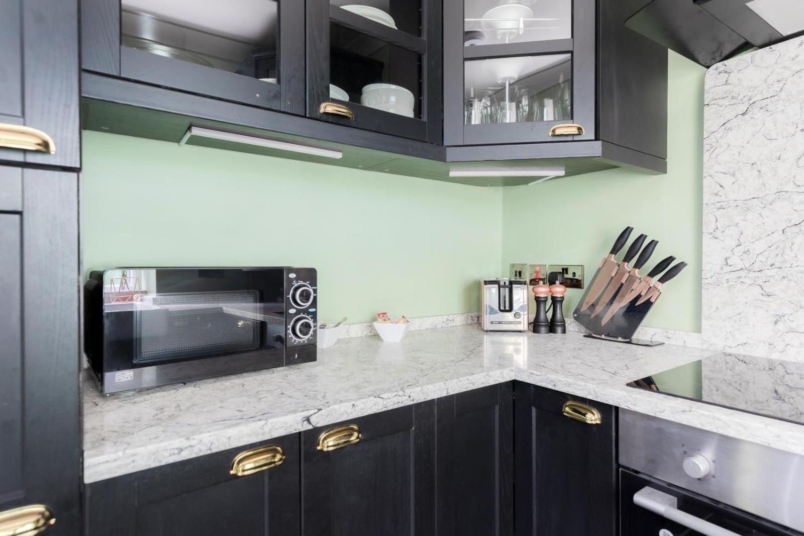 Apartment Stylish 2 Bedrooms Flat Sleeps 6 & Garden Zone 2 Cls London