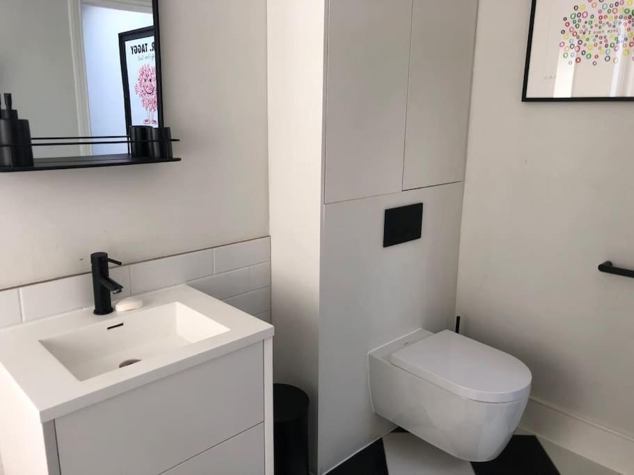 Stunning Modern Large 5 Bed House Willesden Apartamento *