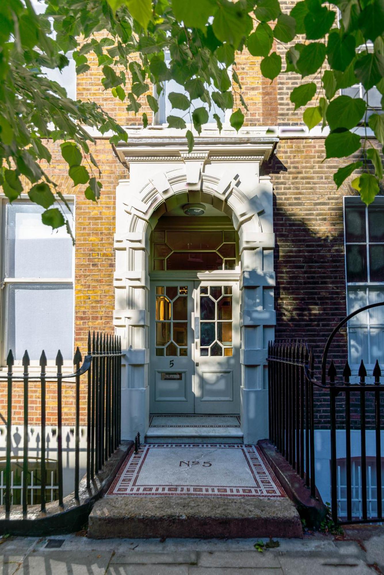 Apartment 5 Doughty Street London