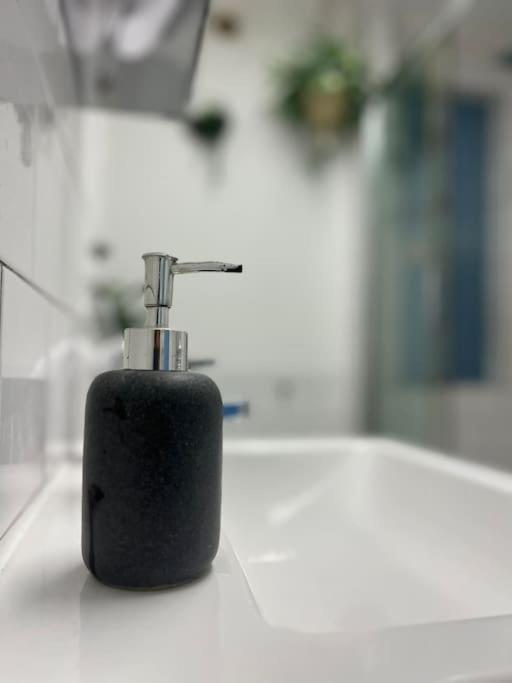 Modern In Barbican Ec1 - Blue - F4 Apartment London