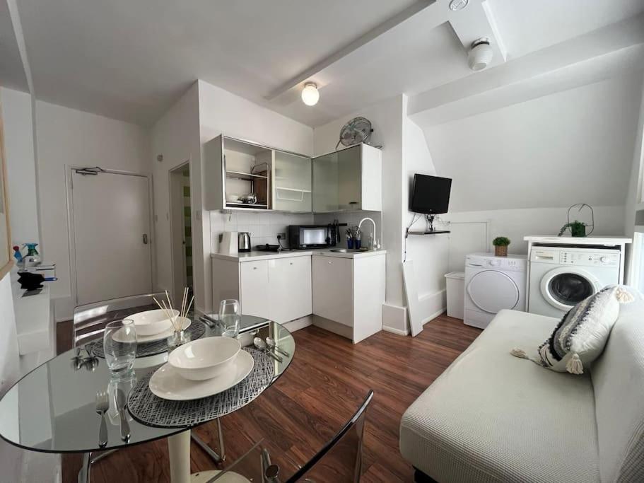 Modern Cosy Studio In Barbican - Green - F2