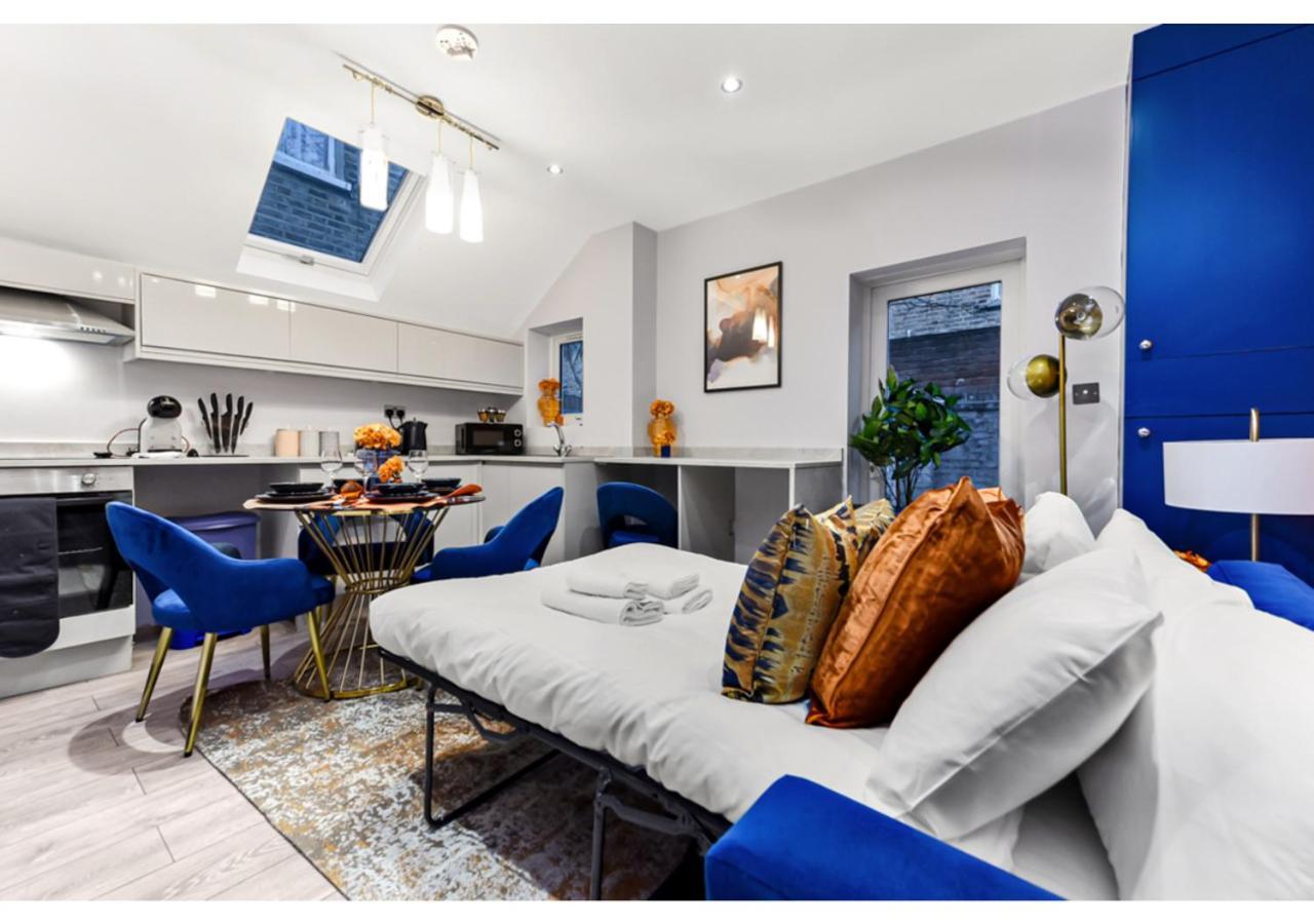 Palatial Style House Secs To Lovely River Walk Londres