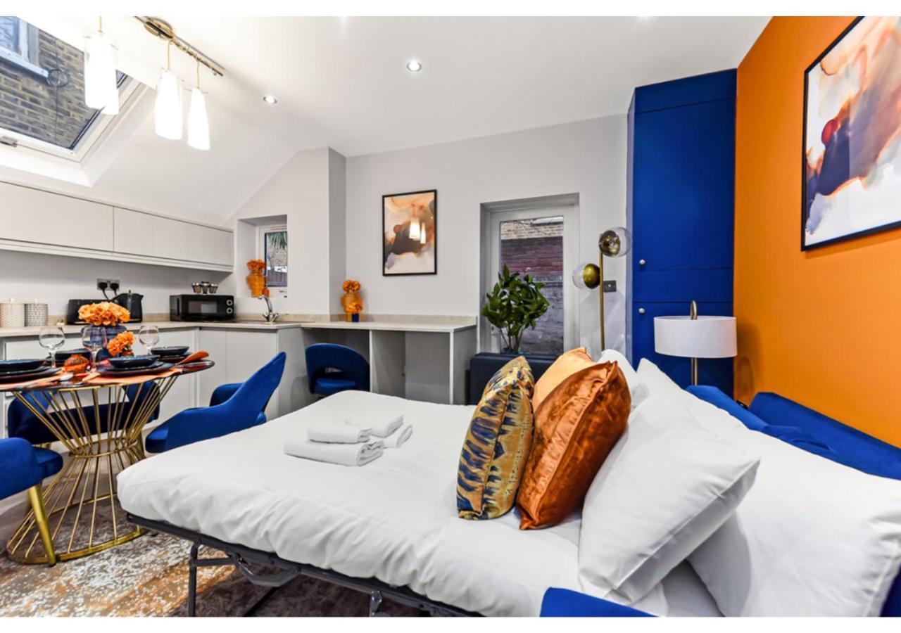 Palatial Style House Secs To Lovely River Walk London
