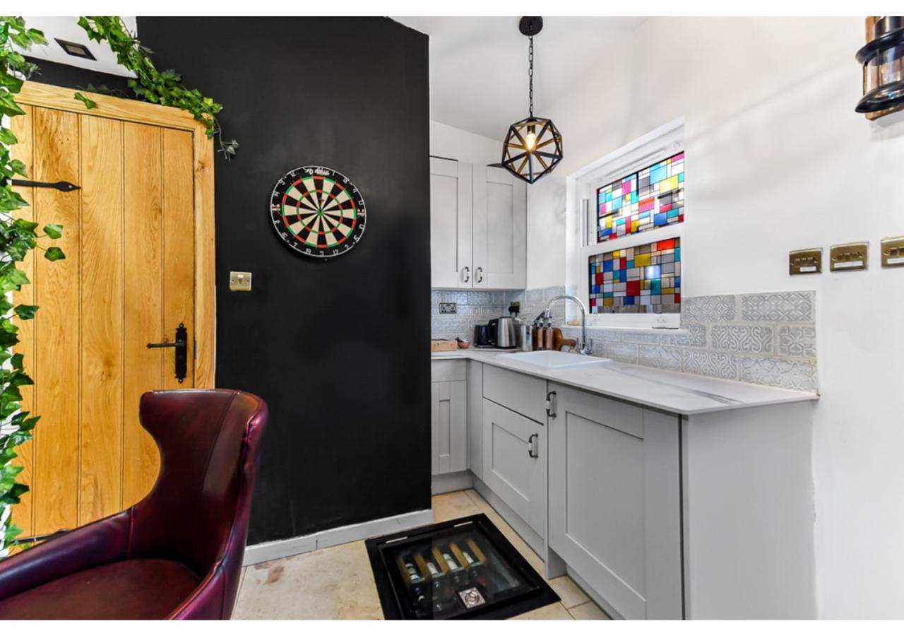Charming Log Cabin With Hot Tub & Grill Apartment London