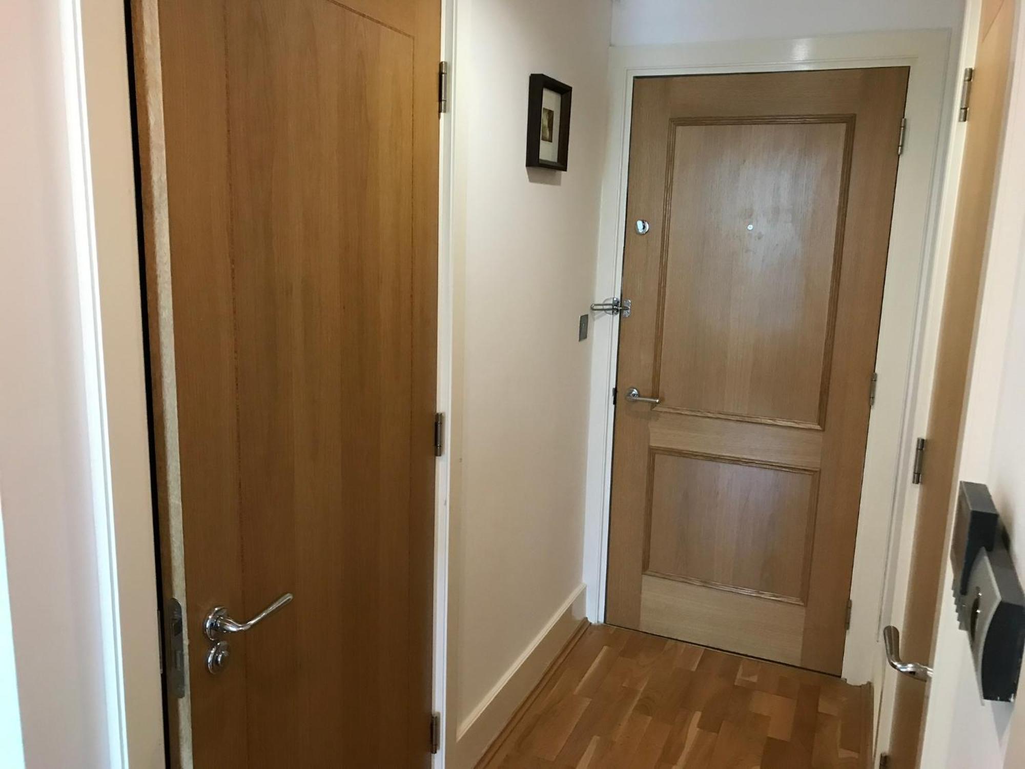 Cosy Private With Private Bathroom In A River View Flat Homestay *