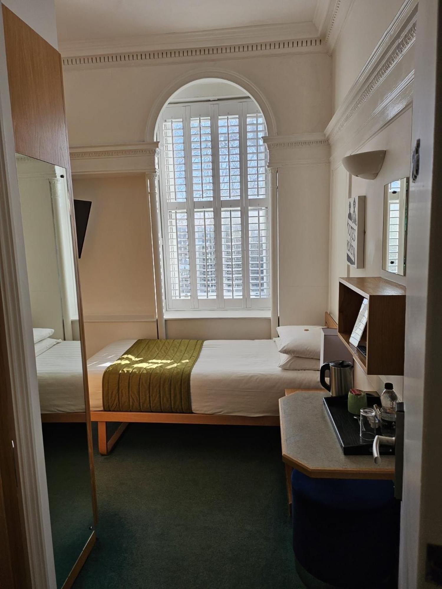 63 Hotel Londres