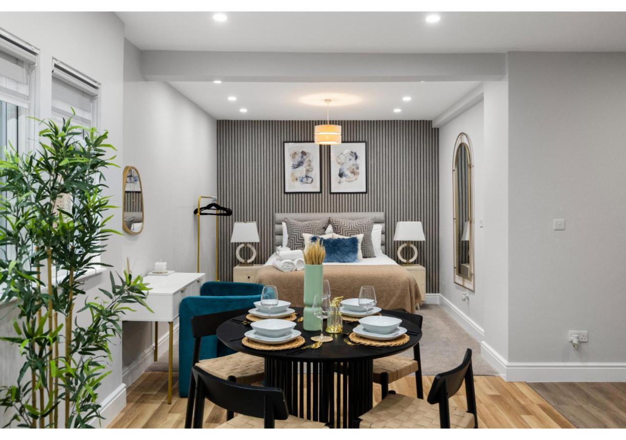 Apartment Luxe And Modern Studio- Sleeps Three