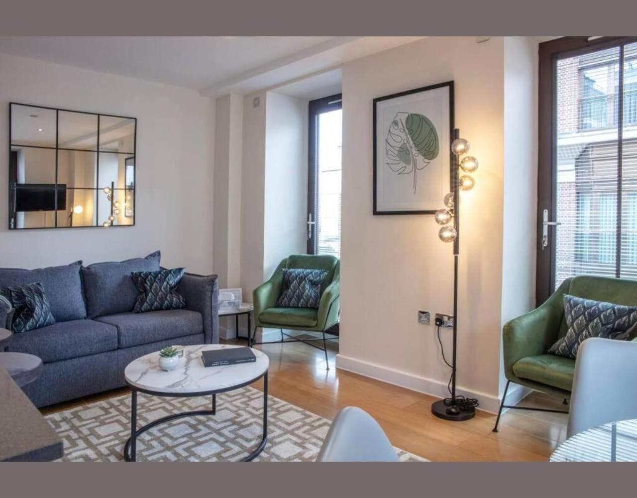 Westminster 2 Bed 2 Bath Apartment *