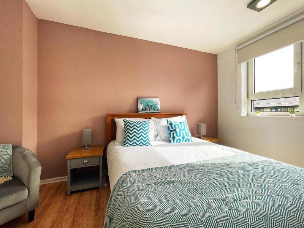 Apartment Tom Place In Mile End - 2 Double Beds, 1 Bunk Bed, Max 6, Spacious, Ideal For Families London