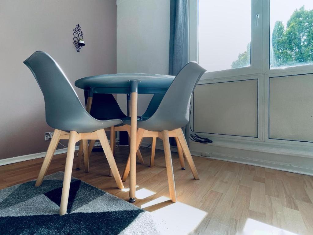 Apartment Tom Place In Mile End - 2 Double Beds, 1 Bunk Bed, Max 6, Spacious, Ideal For Families London