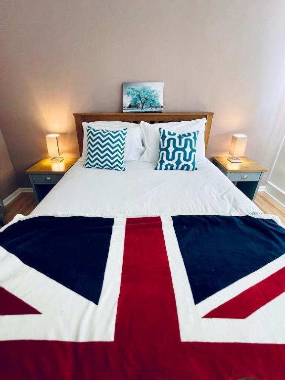 Tom Place In Mile End - 2 Double Beds, 1 Bunk Bed, Max 6, Spacious, Ideal For Families Apartment