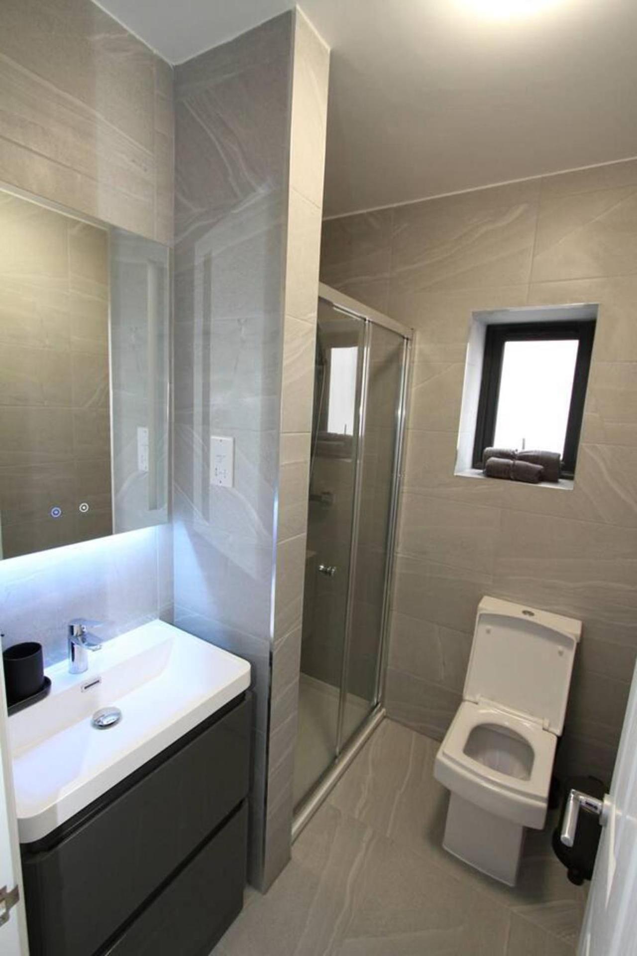 Apartment New Cosy In London! London