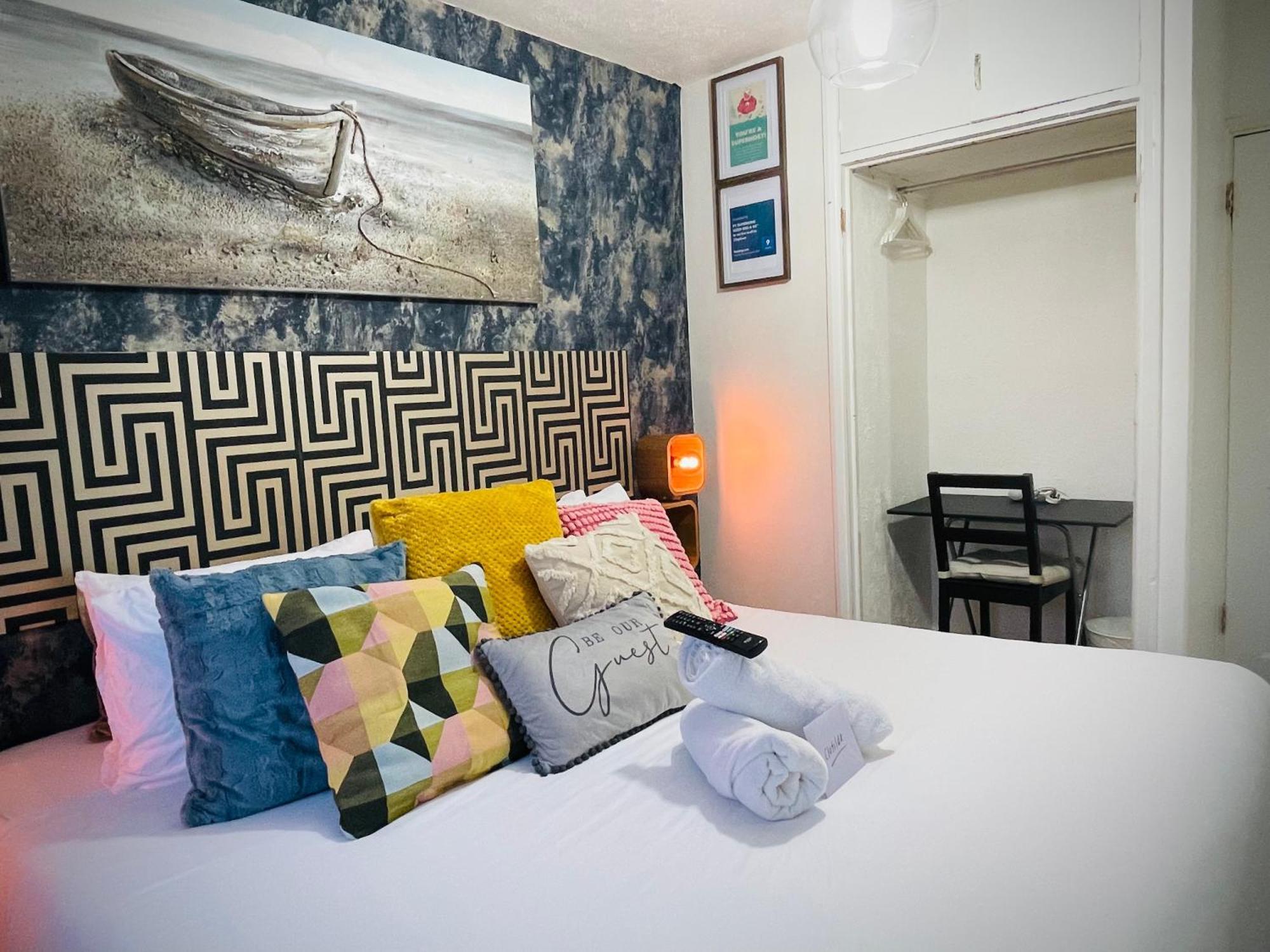 R2 Superking Sized Bed & 65