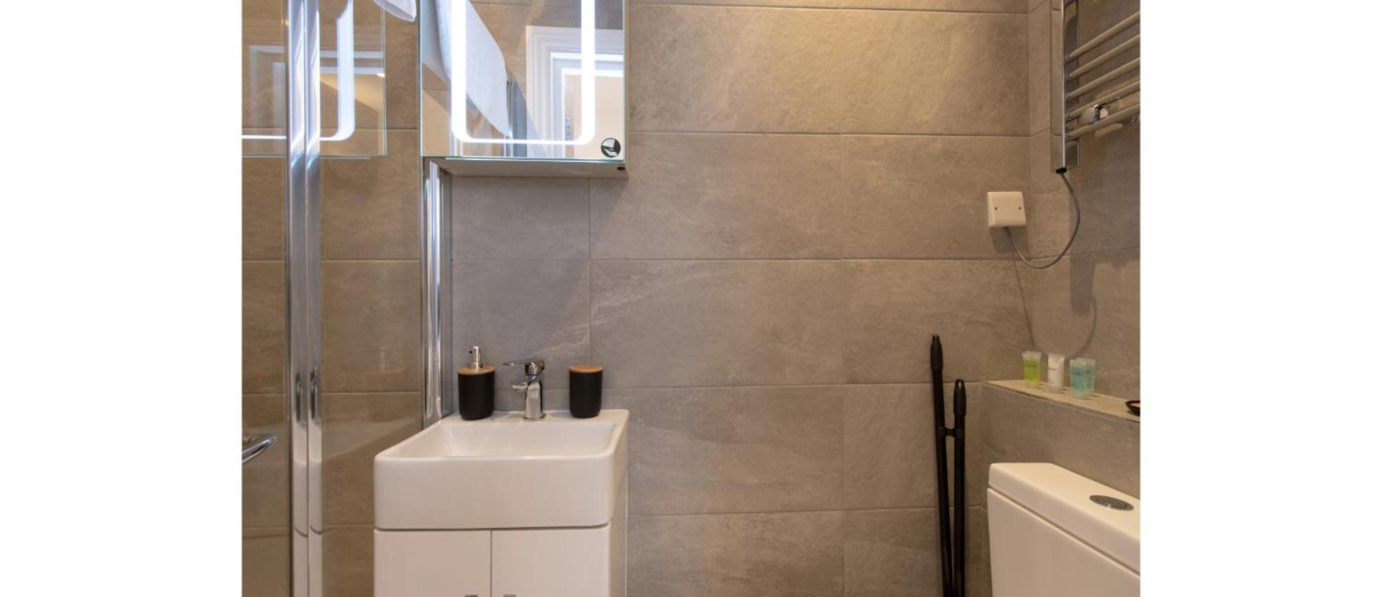 In Style Close To Everything Apartment London