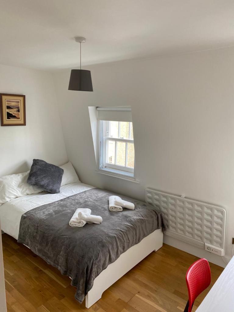 Private In Euston, *
