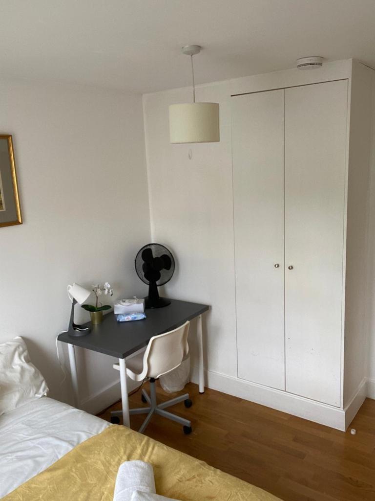 Private In Euston, Hospedagem domiciliar *
