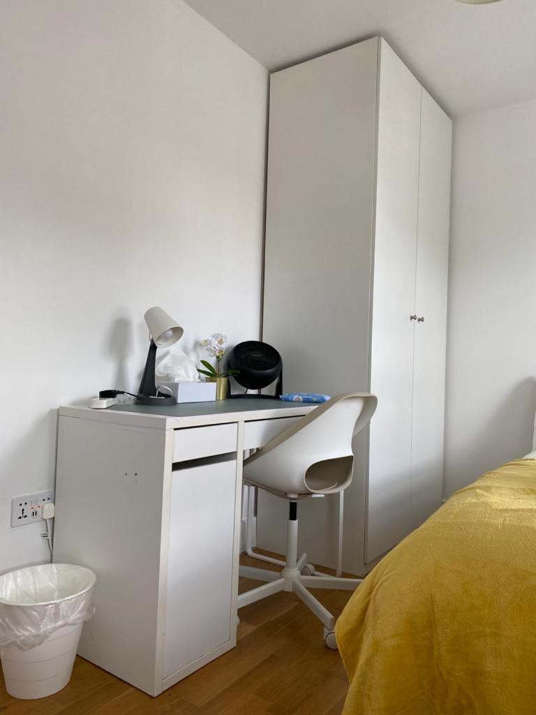 Private In Euston, * Londres