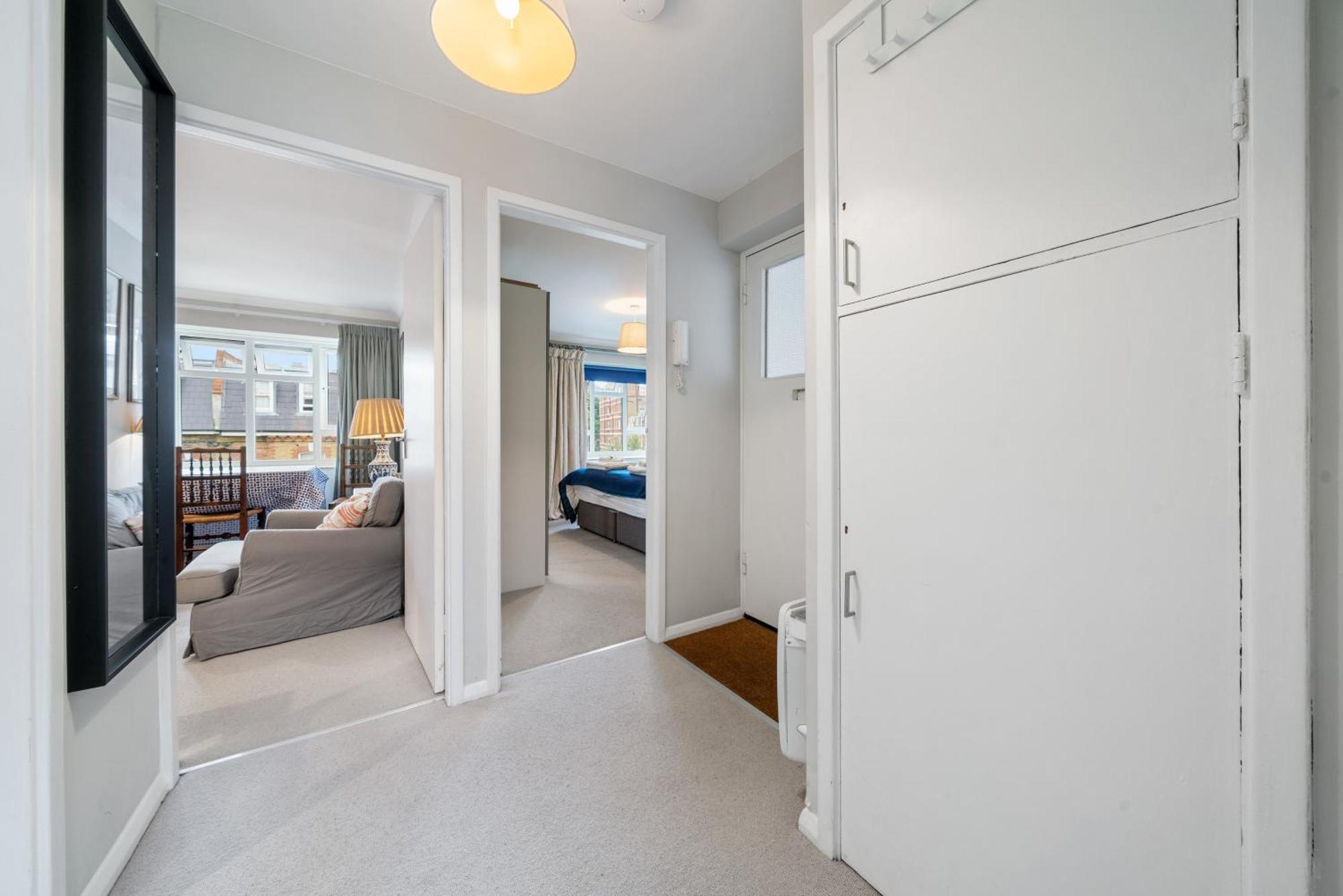 Apartment Bright & Cosy Gem ~ Battersea Park View ~ King Bed *
