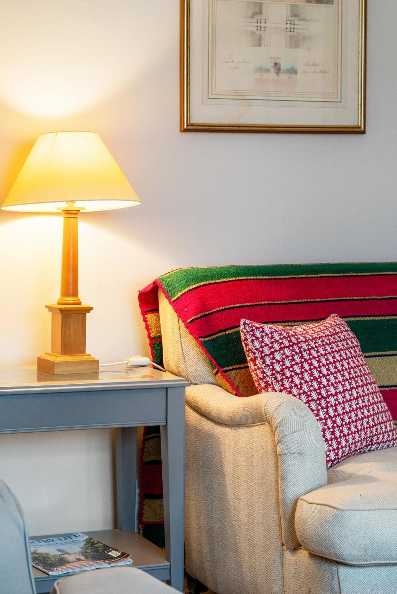 Bright & Cosy Gem ~ Battersea Park View ~ King Bed Apartment London