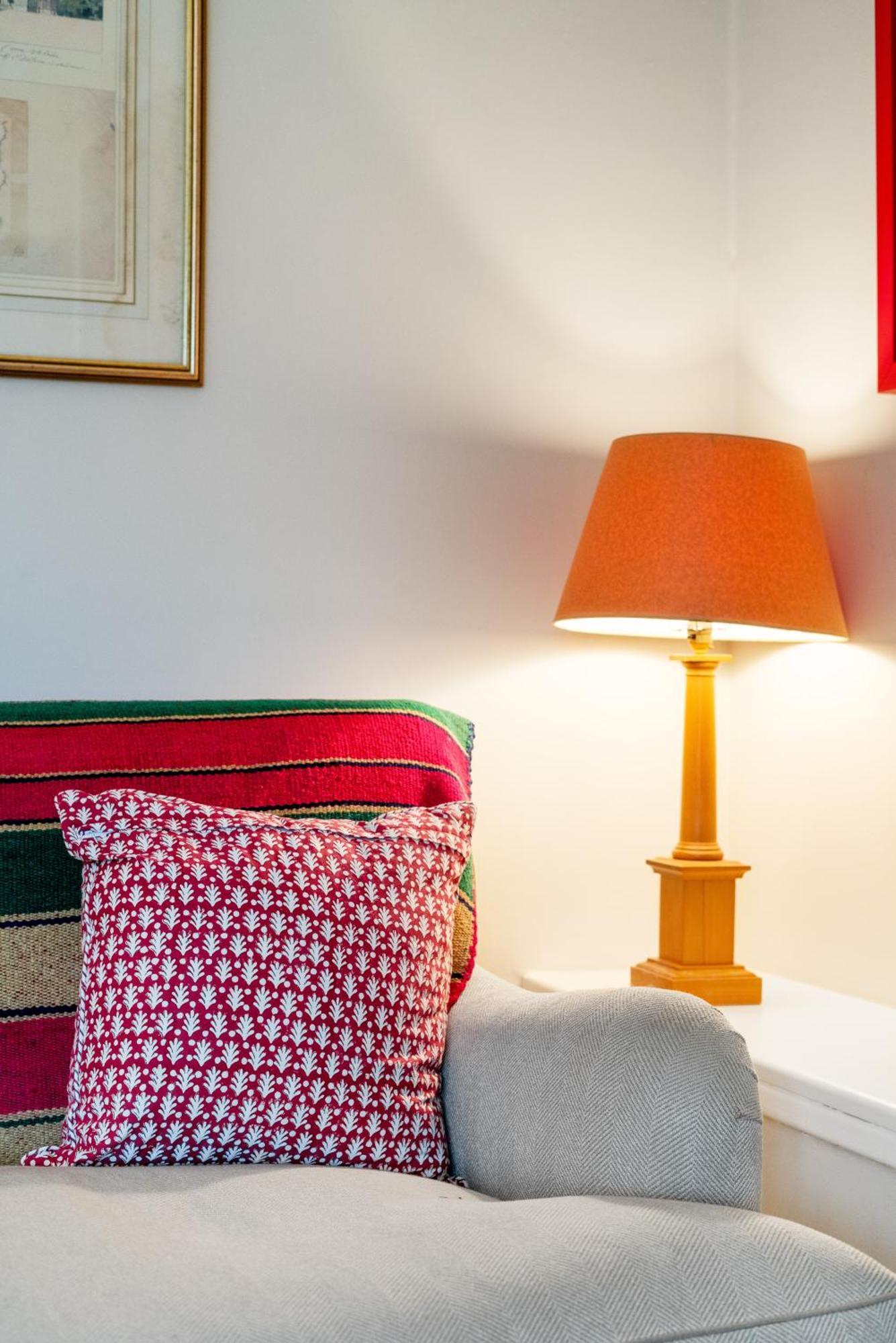 Apartment Bright & Cosy Gem ~ Battersea Park View ~ King Bed *