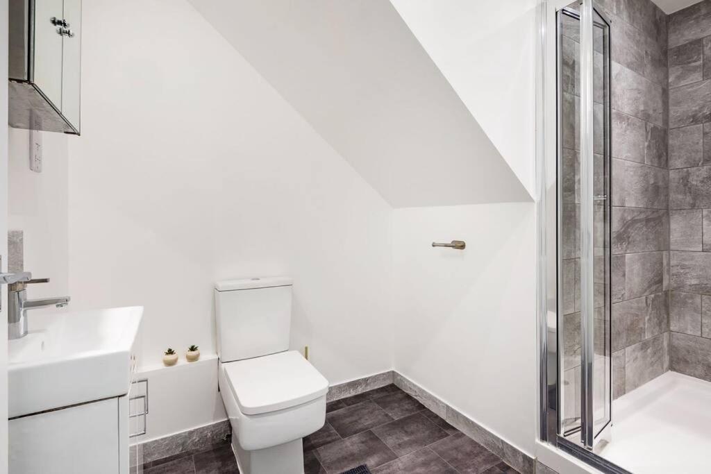 2 Bedroom Flat Edgware Road Apartamento