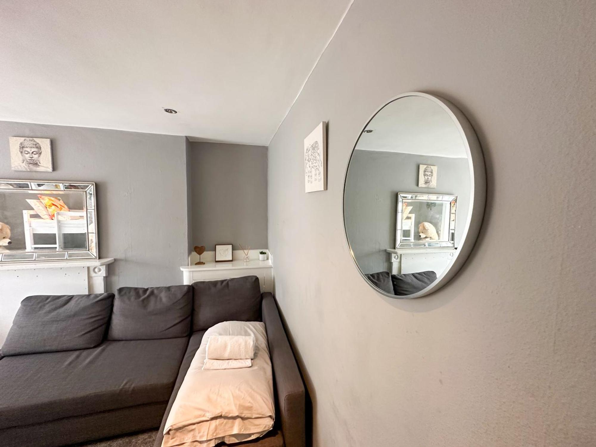 In Oxford Street Guest house *