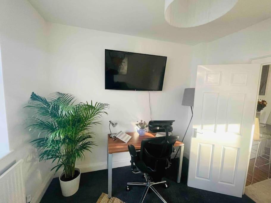 Lovely 1 Bedroom Flat+living With A Sofa Bed Apartamento Londres