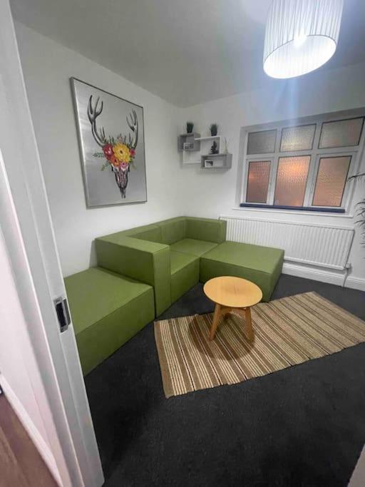 Lovely 1 Bedroom Flat+living With A Sofa Bed Apartamento