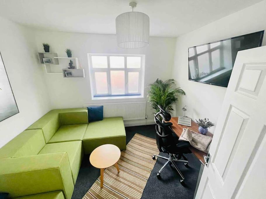 Lovely 1 Bedroom Flat+living With A Sofa Bed Apartamento