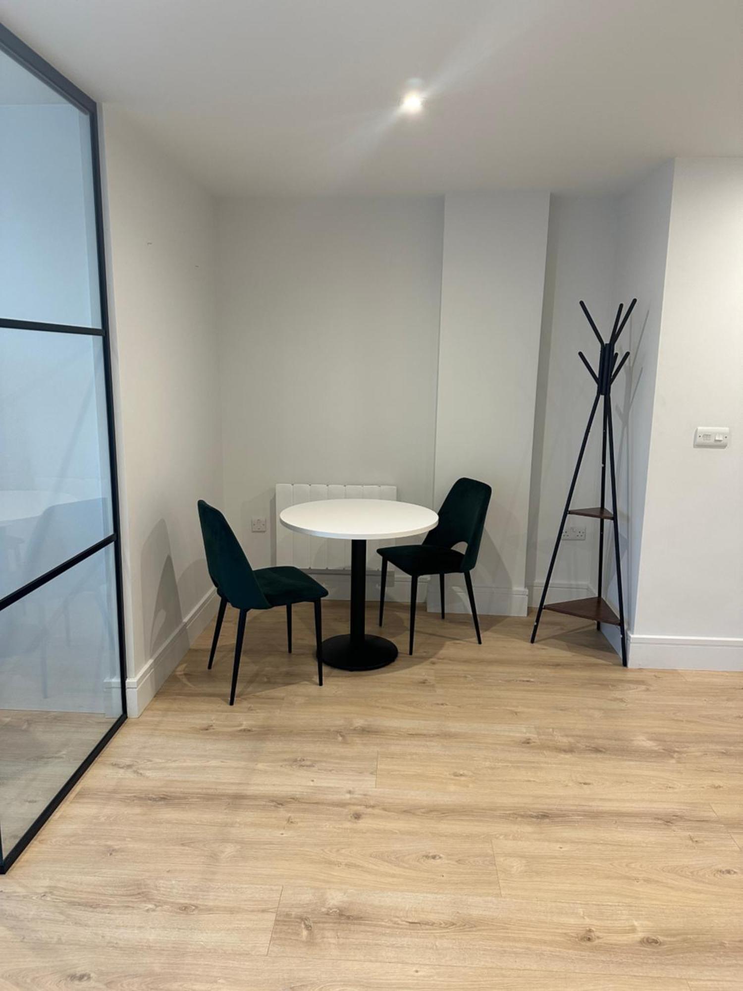 Stylish 1 Bedroom In Purley, Croydon Apartment