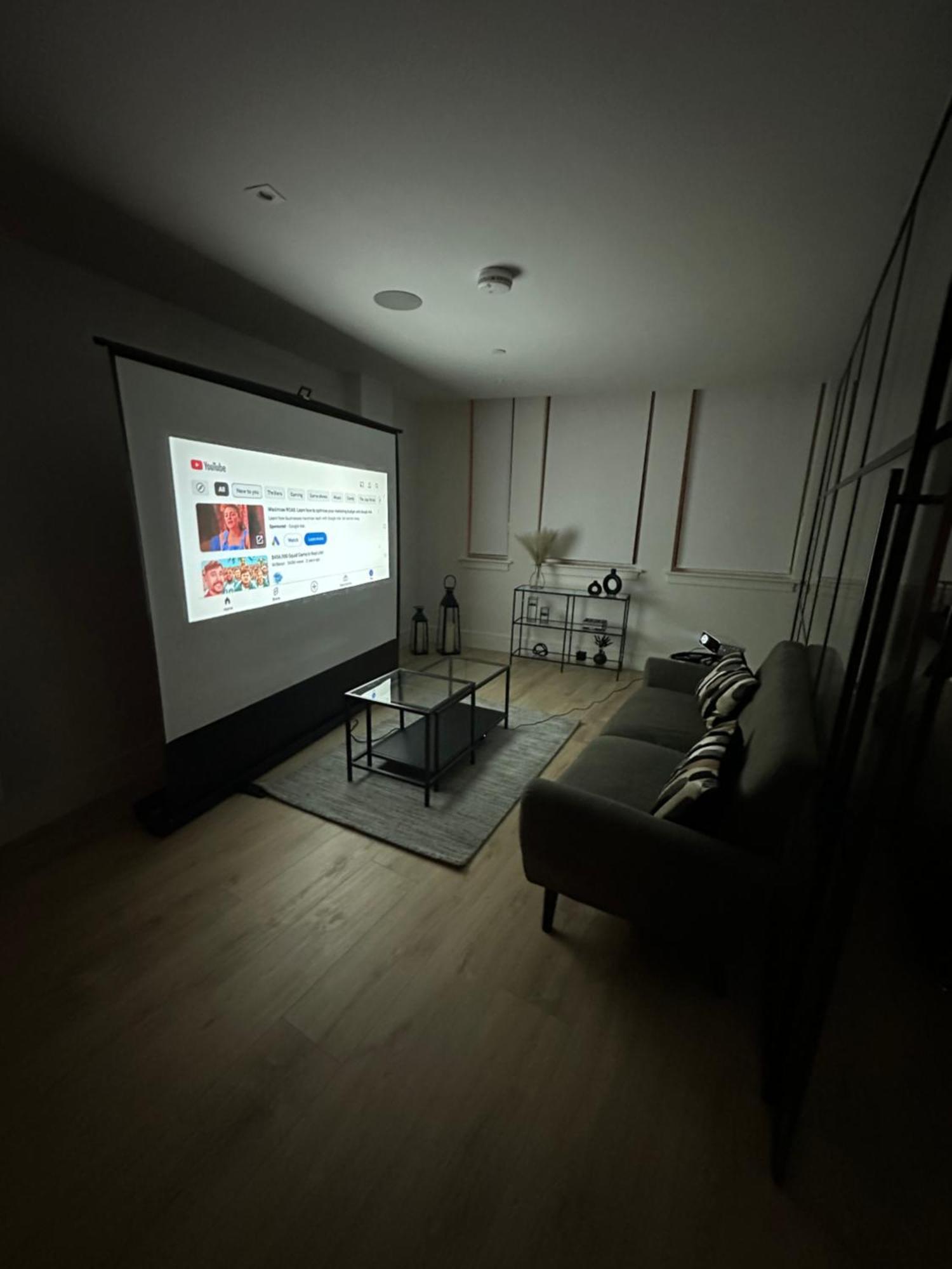 Stylish 1 Bedroom In Purley, Croydon Apartment