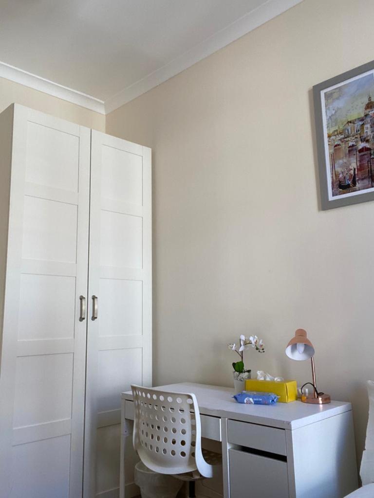 Lovely Private In Camden, Homestay *