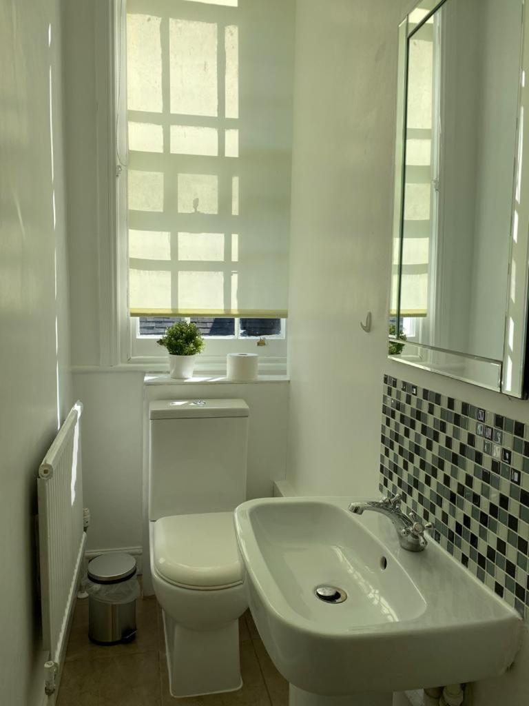 Lovely Private In Camden, Homestay