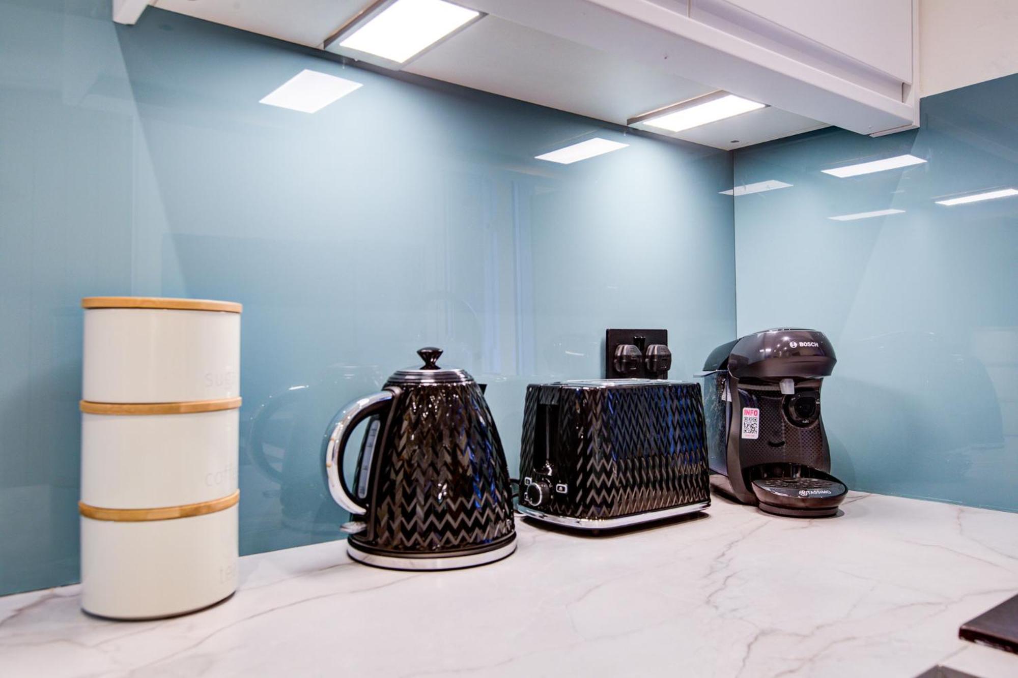Artsy Serviced - Highgate * London