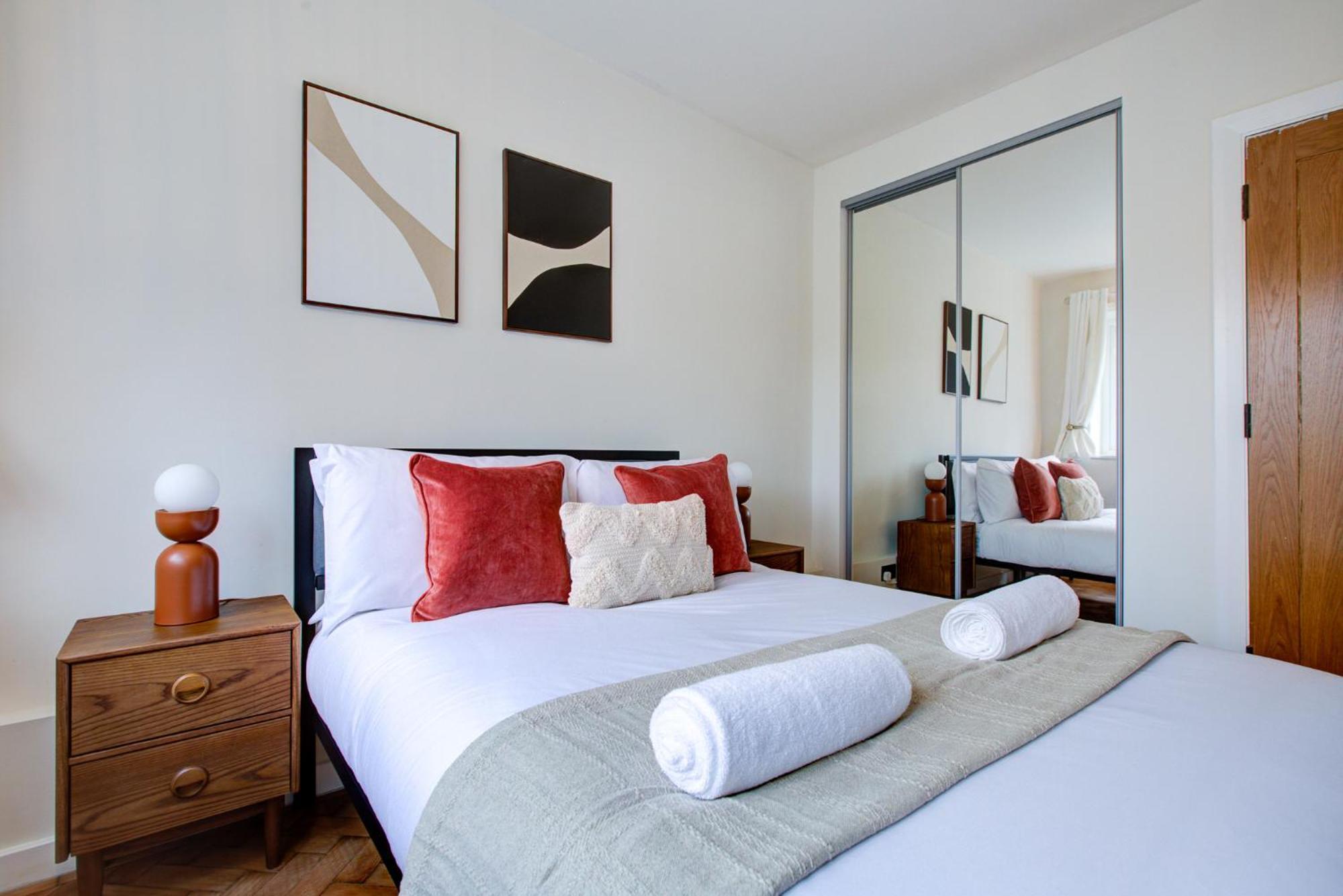 Artsy Serviced - Highgate * London