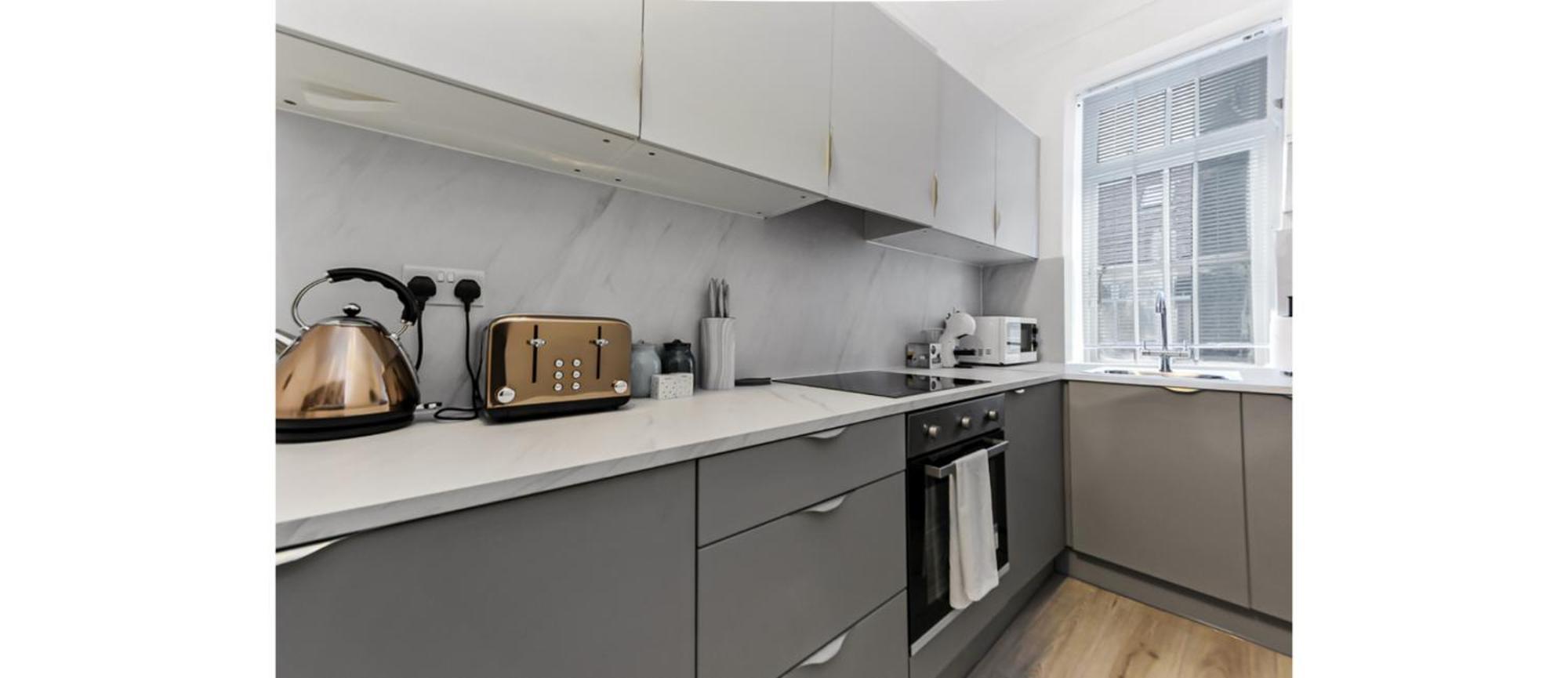 Apartment Stylish Living: 3-bd Close To Everything! London