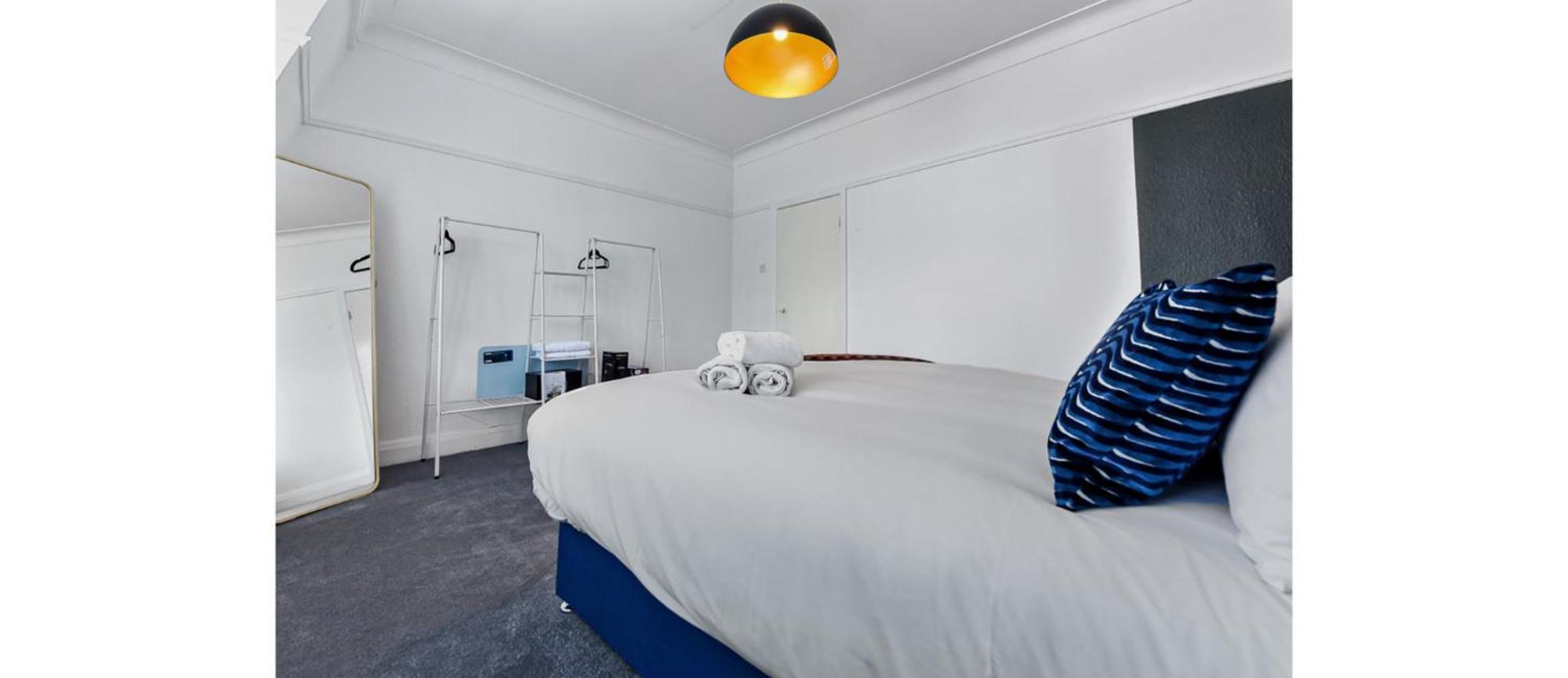 Apartment Stylish Living: 3-bd Close To Everything!