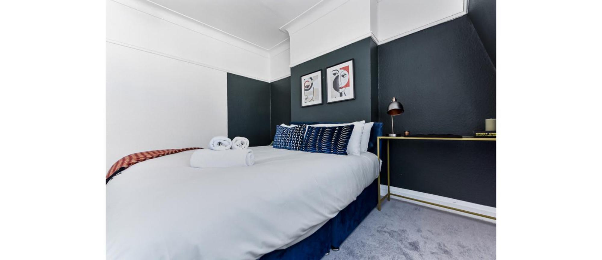 Stylish Living: 3-bd Close To Everything! Apartment London
