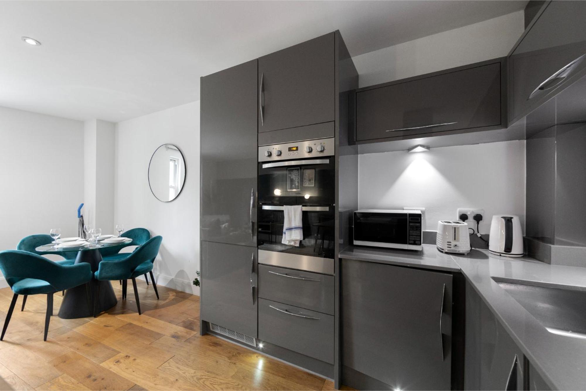 Apartment Travelers' Pad -splendid Location! *