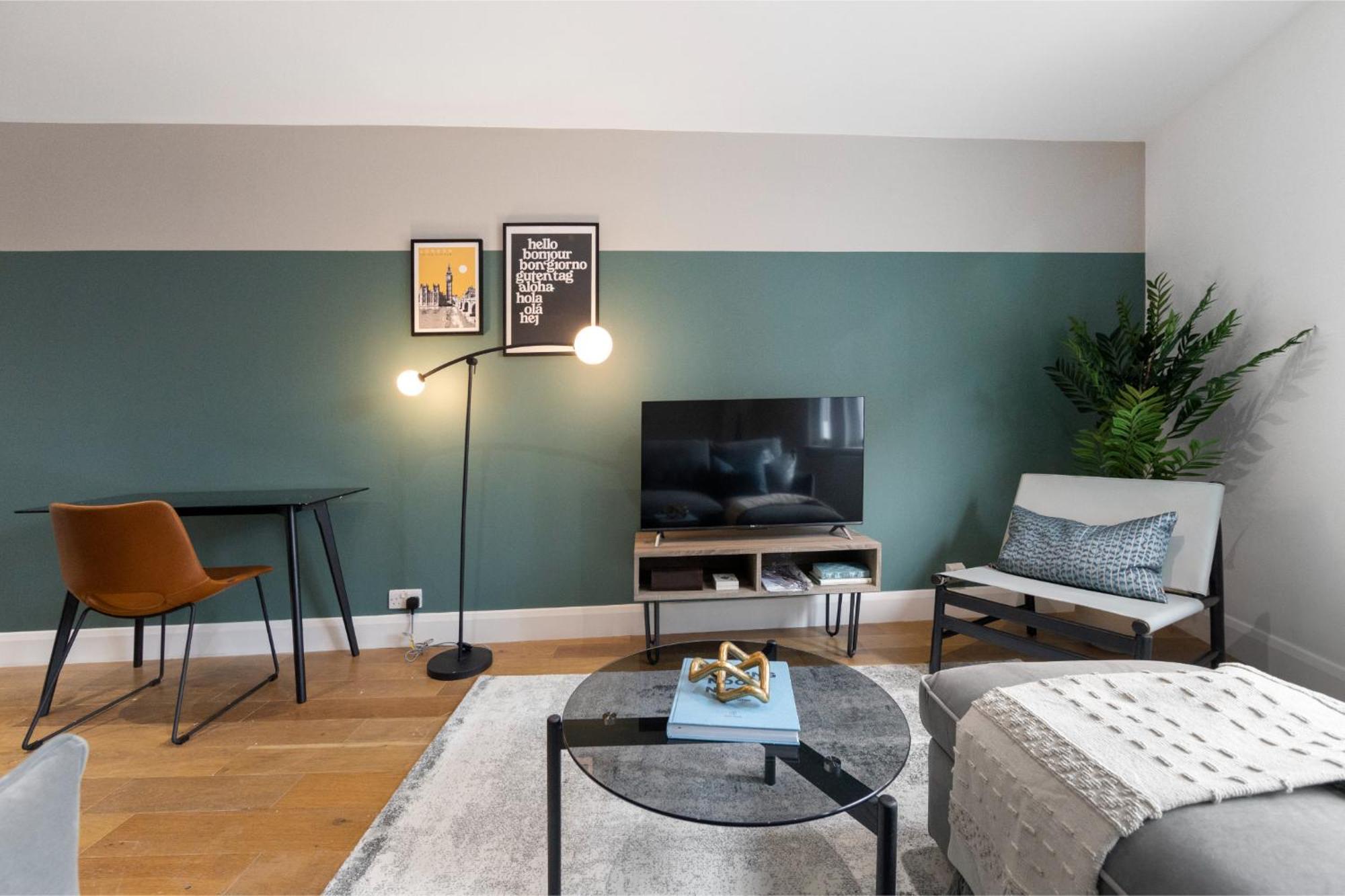 Apartment Travelers' Pad -splendid Location! *