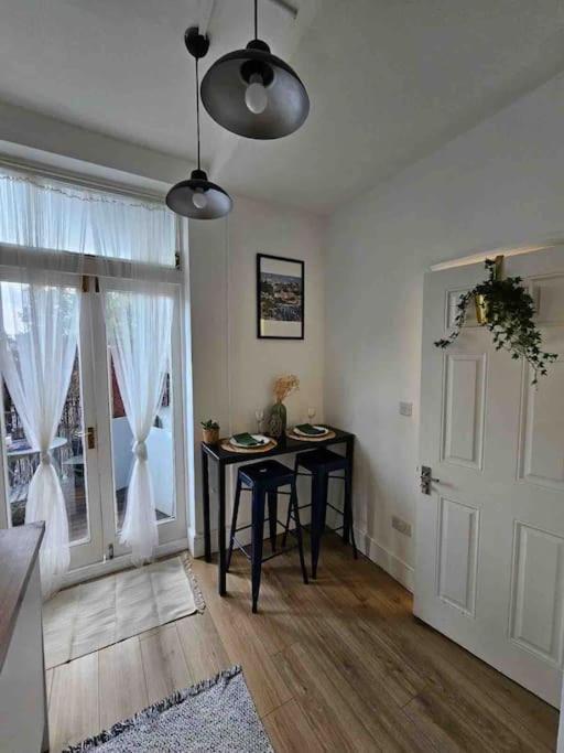 Apartment West Kensington Flat, Balcony London