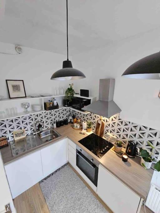 West Kensington Flat, Balcony * London